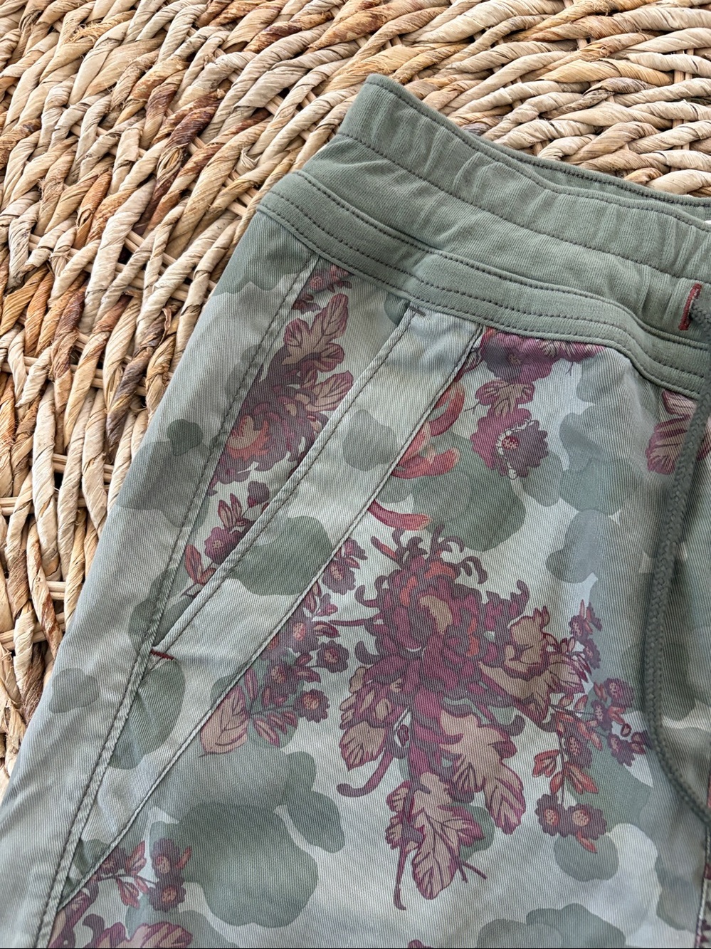 Anthropologie Nomad Camo Floral Rose Jogger - Picture 11 of 16